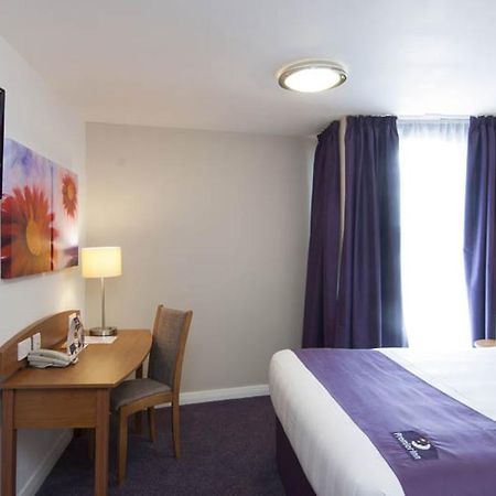 Premier Inn London Gatwick Airport South - London Road Crawley  Exteriér fotografie