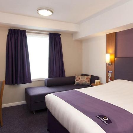 Premier Inn London Gatwick Airport South - London Road Crawley  Exteriér fotografie