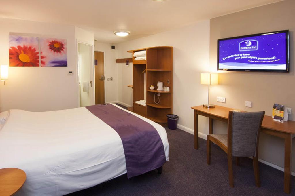 Premier Inn London Gatwick Airport South - London Road Crawley  Exteriér fotografie