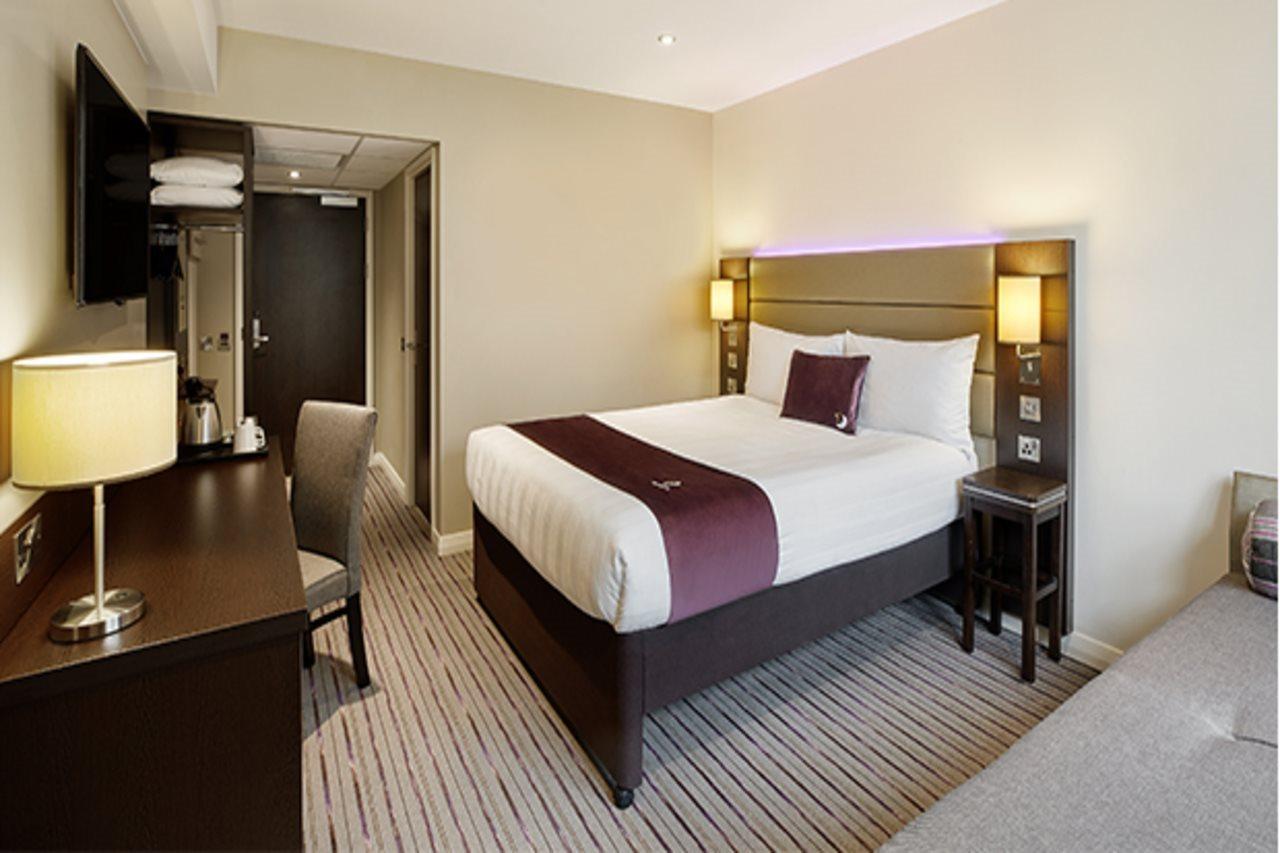 Premier Inn London Gatwick Airport South - London Road Crawley  Exteriér fotografie