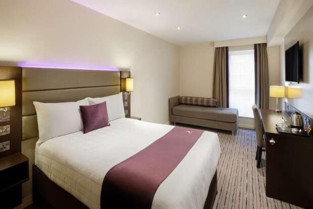 Premier Inn London Gatwick Airport South - London Road Crawley  Exteriér fotografie