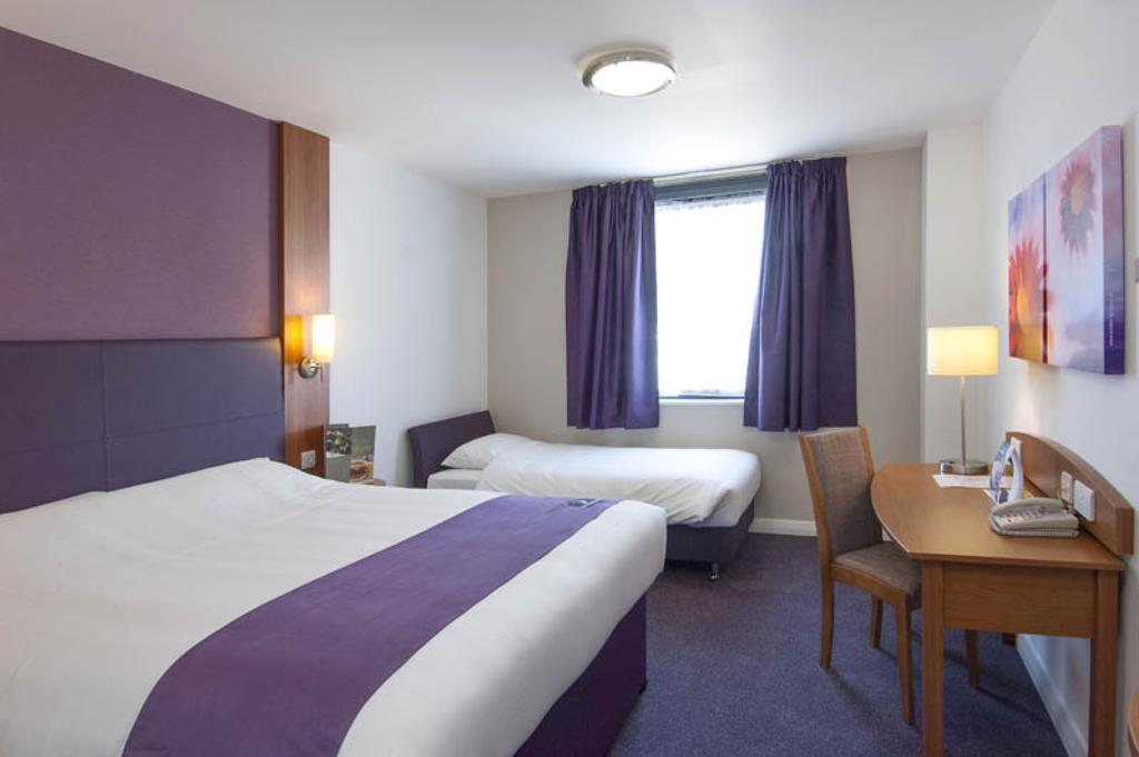 Premier Inn London Gatwick Airport South - London Road Crawley  Exteriér fotografie