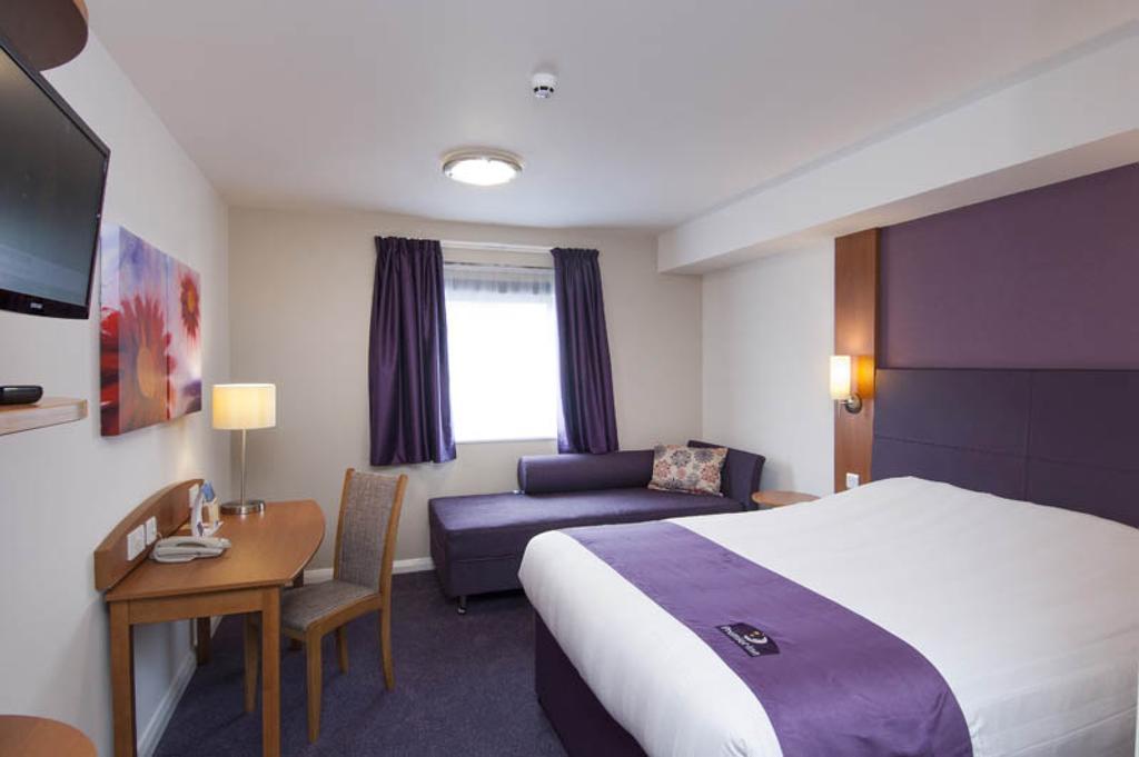 Premier Inn London Gatwick Airport South - London Road Crawley  Exteriér fotografie