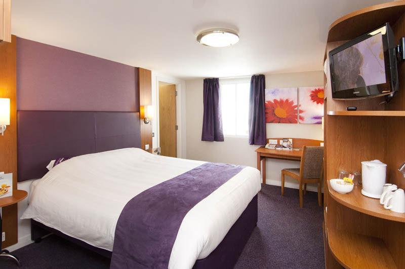 Premier Inn London Gatwick Airport South - London Road Crawley  Exteriér fotografie