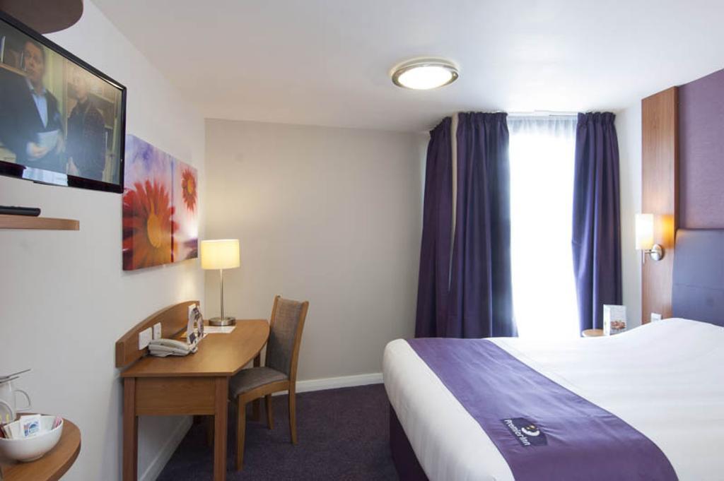 Premier Inn London Gatwick Airport South - London Road Crawley  Exteriér fotografie