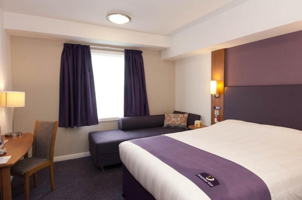 Premier Inn London Gatwick Airport South - London Road Crawley  Exteriér fotografie